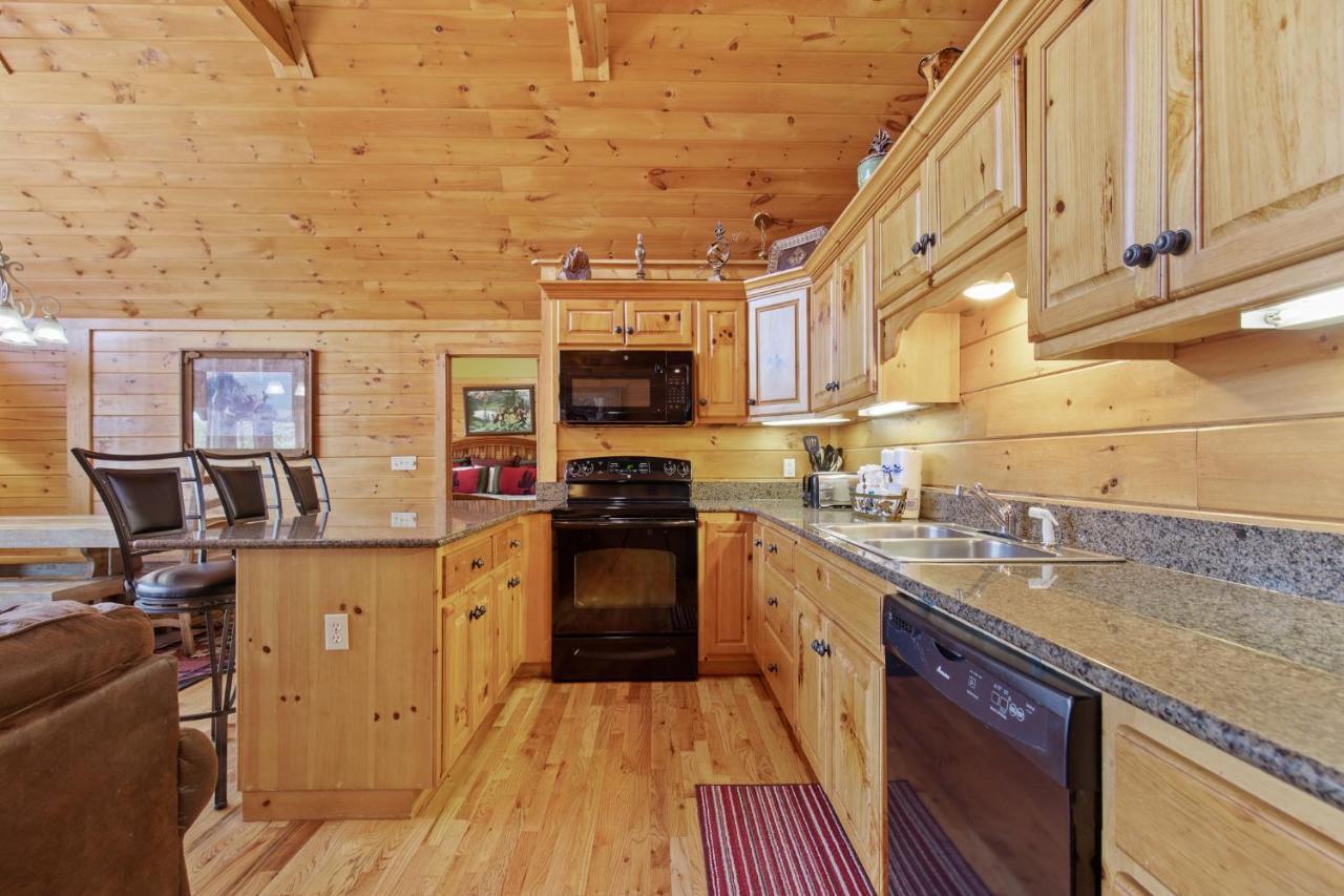 Above The Clouds, 4 Bedrooms, Pool Access, Private, Gaming, Sleeps 16 Gatlinburg Exterior foto