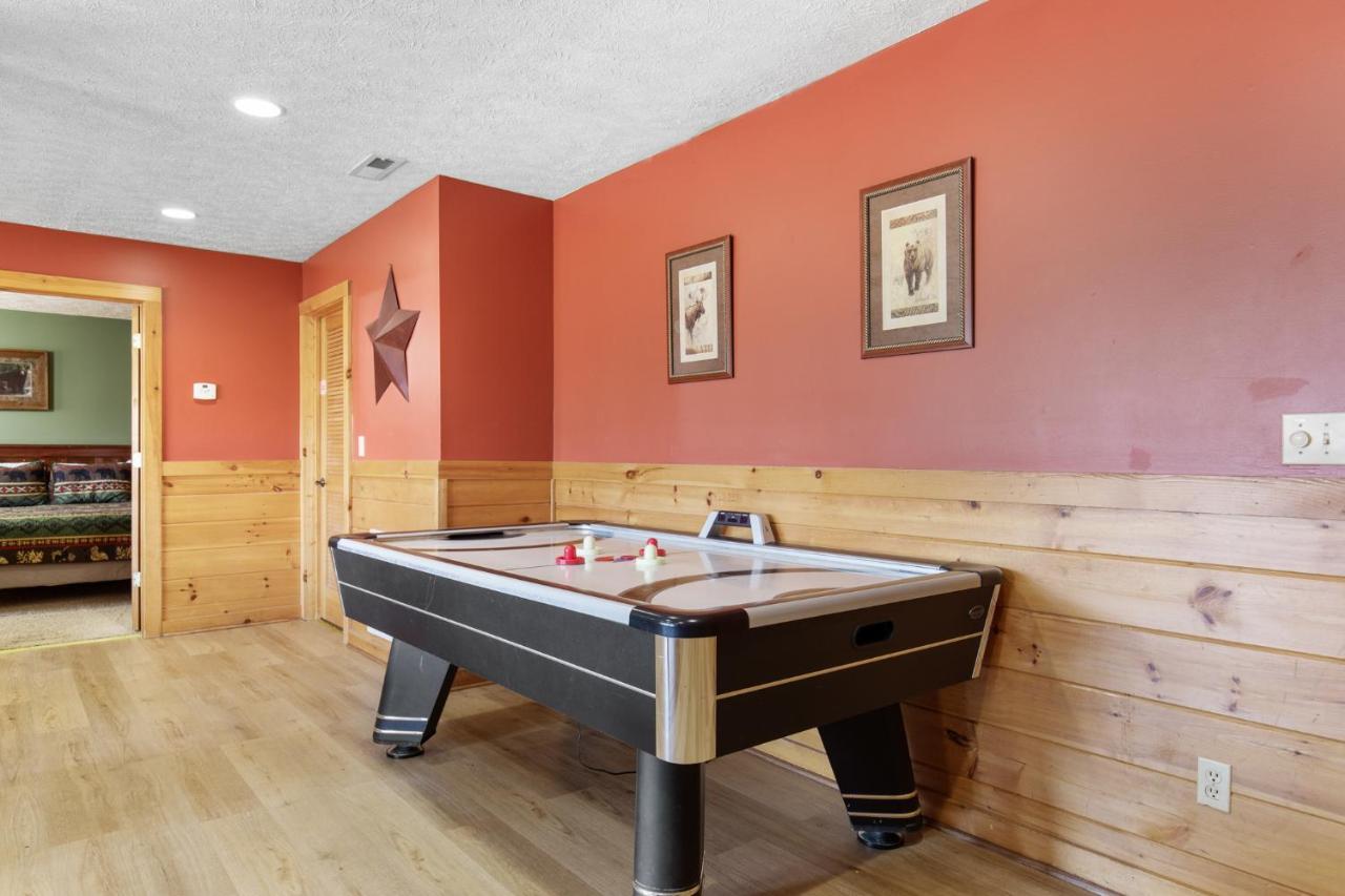 Above The Clouds, 4 Bedrooms, Pool Access, Private, Gaming, Sleeps 16 Gatlinburg Exterior foto