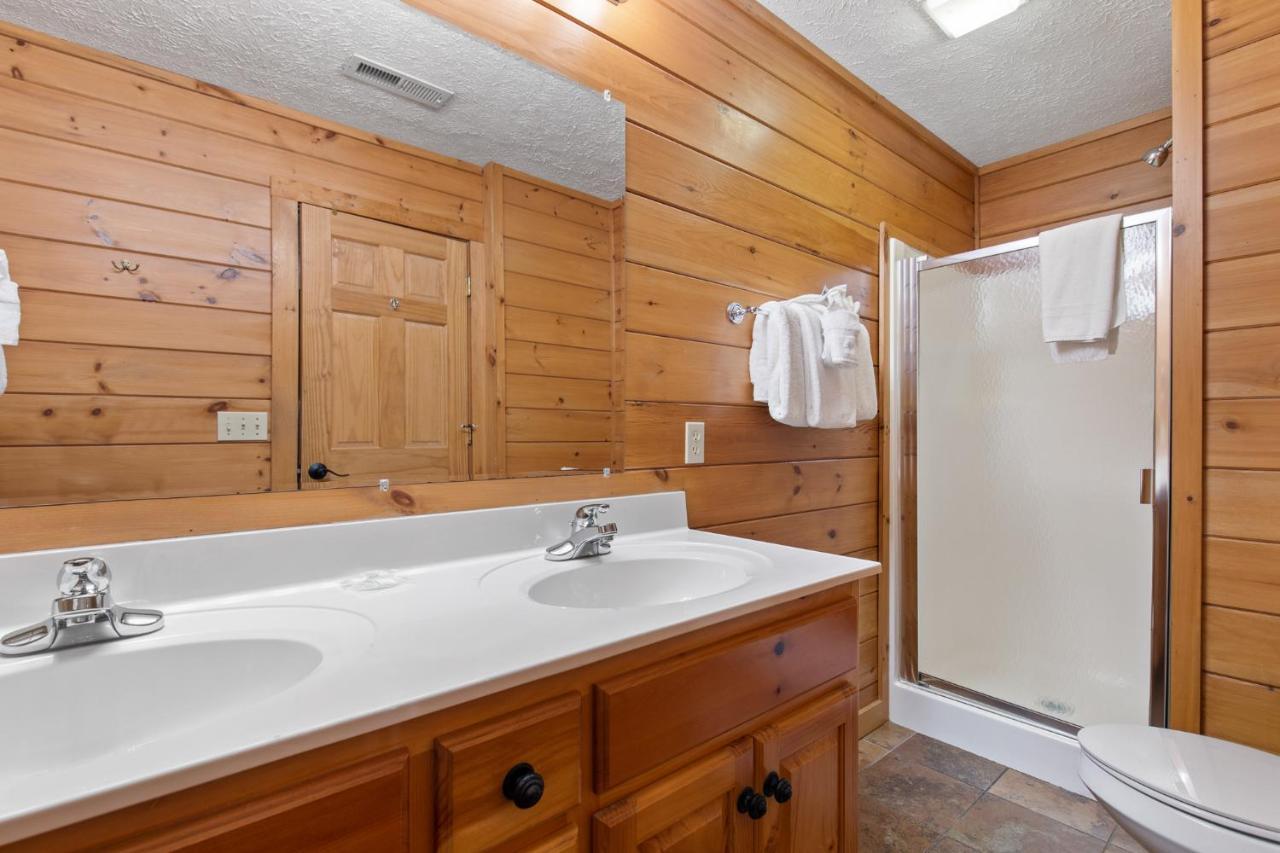 Above The Clouds, 4 Bedrooms, Pool Access, Private, Gaming, Sleeps 16 Gatlinburg Exterior foto